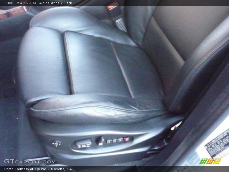 Alpine White / Black 2006 BMW X5 4.4i