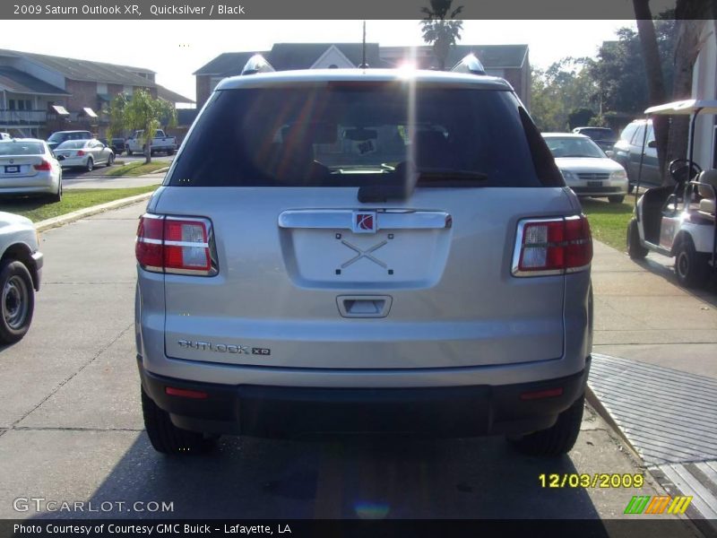 Quicksilver / Black 2009 Saturn Outlook XR
