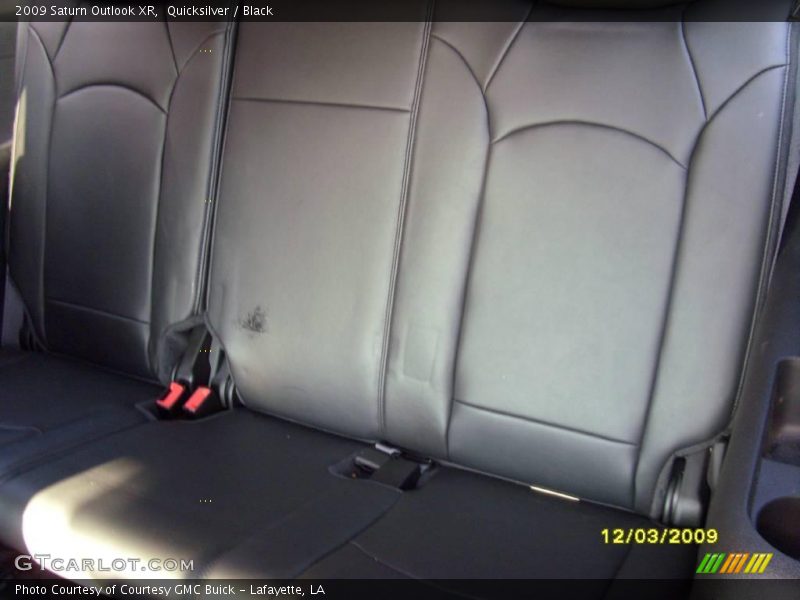 Quicksilver / Black 2009 Saturn Outlook XR