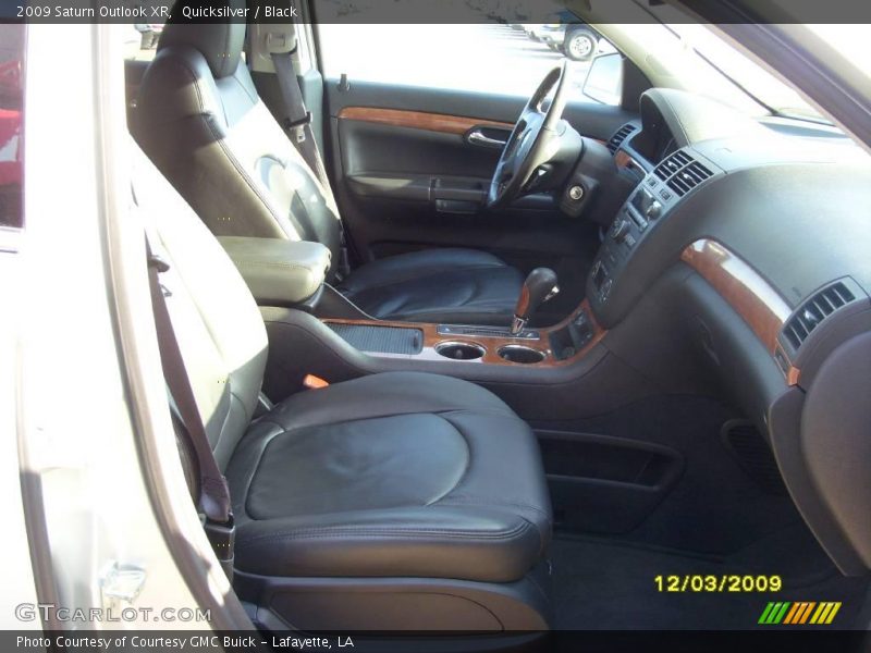 Quicksilver / Black 2009 Saturn Outlook XR