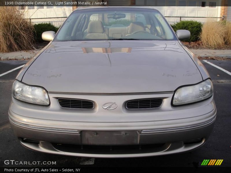 Light Sandrift Metallic / Neutral 1998 Oldsmobile Cutlass GL