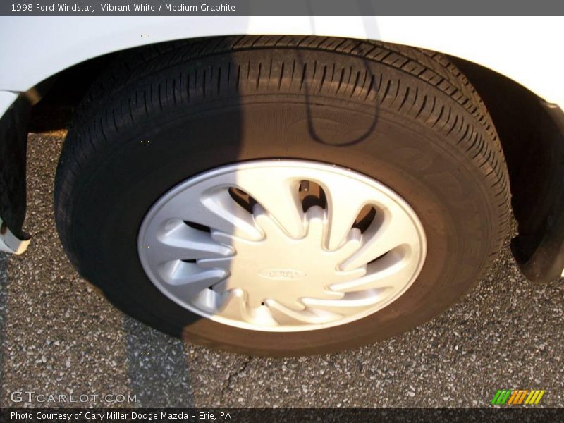 Vibrant White / Medium Graphite 1998 Ford Windstar
