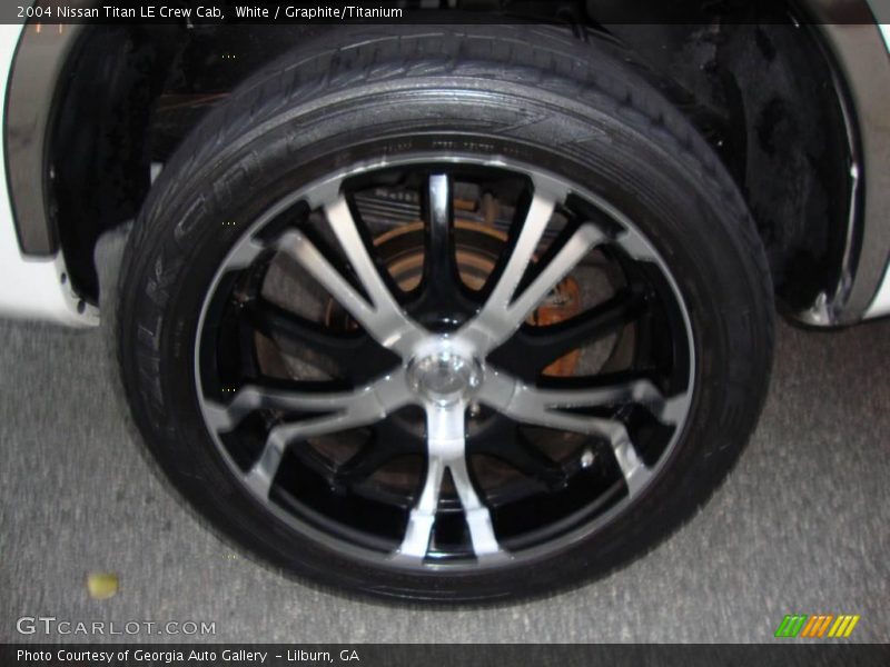 White / Graphite/Titanium 2004 Nissan Titan LE Crew Cab