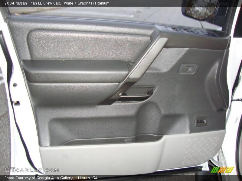 White / Graphite/Titanium 2004 Nissan Titan LE Crew Cab