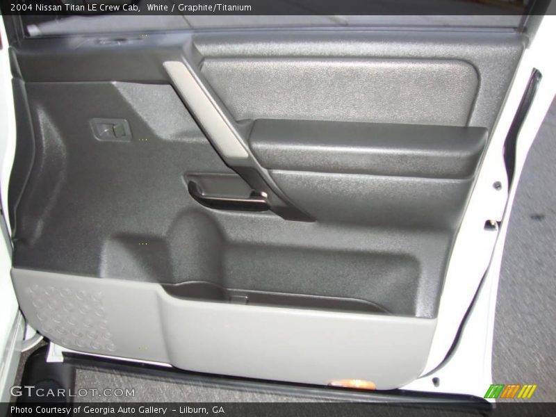White / Graphite/Titanium 2004 Nissan Titan LE Crew Cab