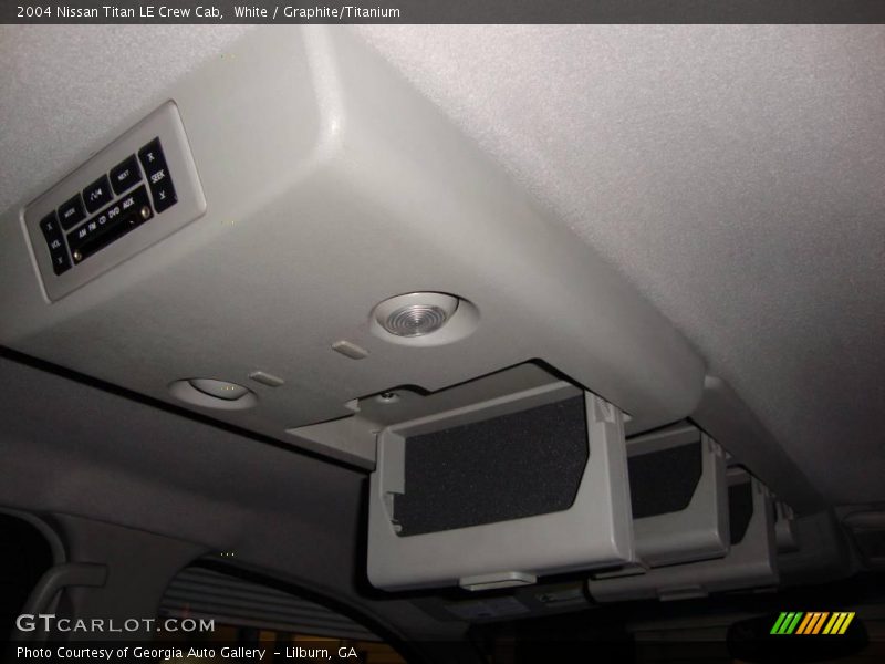 White / Graphite/Titanium 2004 Nissan Titan LE Crew Cab
