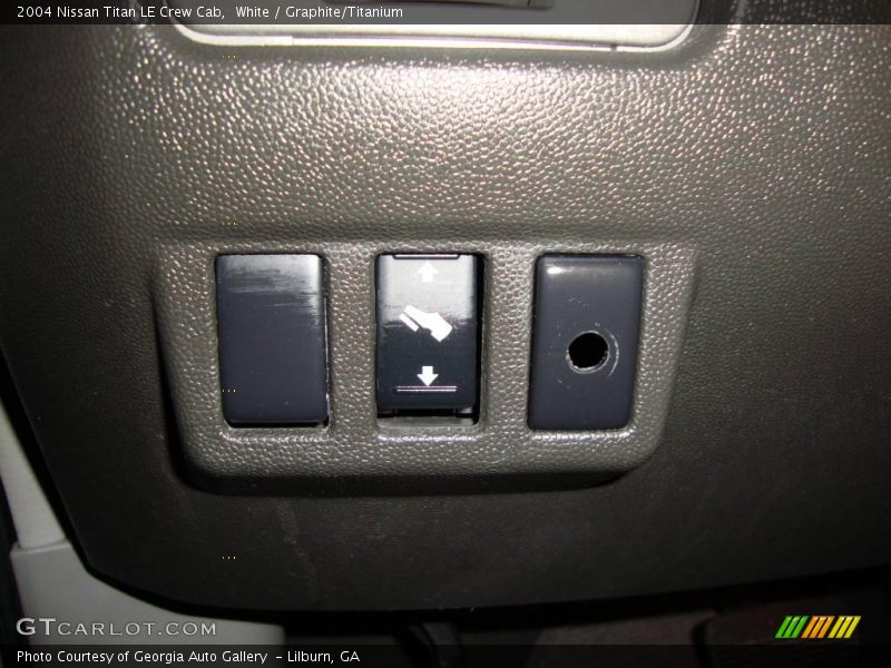 White / Graphite/Titanium 2004 Nissan Titan LE Crew Cab