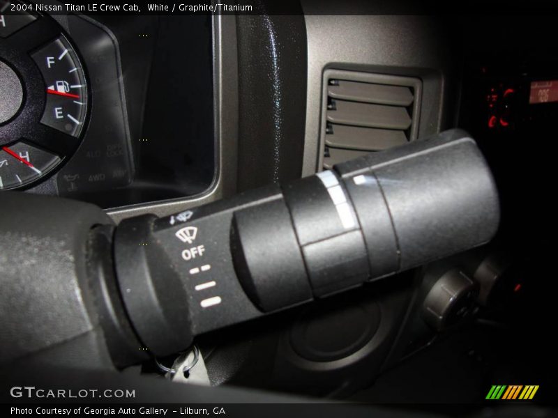 White / Graphite/Titanium 2004 Nissan Titan LE Crew Cab