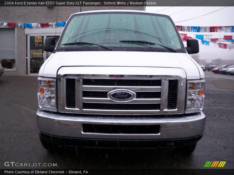 Oxford White / Medium Pebble 2009 Ford E Series Van E350 Super Duty XLT Passenger