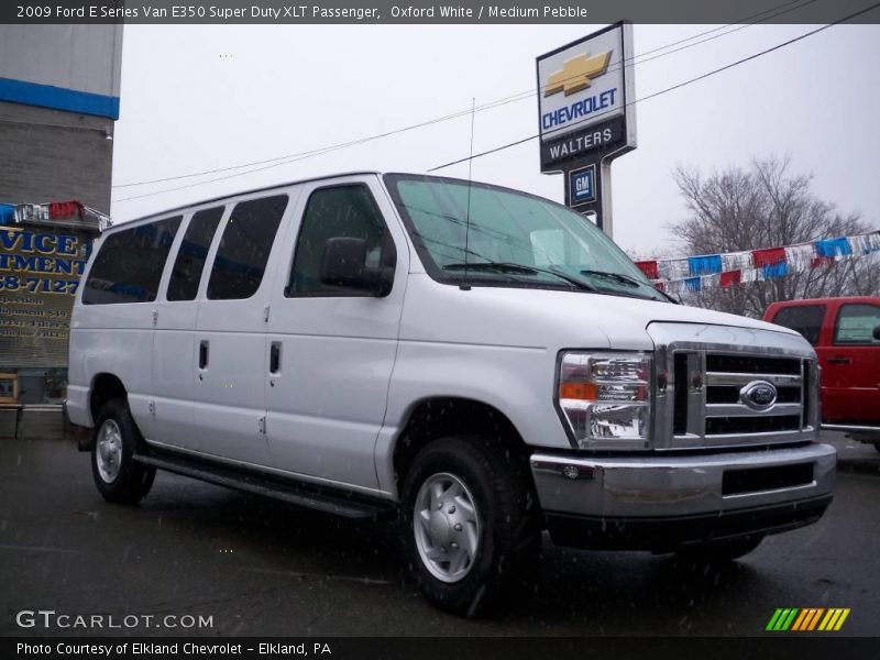 Oxford White / Medium Pebble 2009 Ford E Series Van E350 Super Duty XLT Passenger