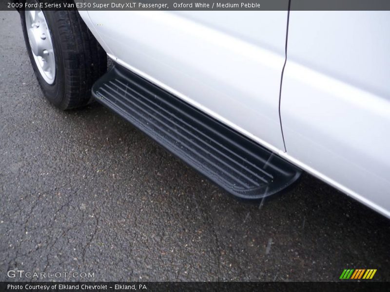 Oxford White / Medium Pebble 2009 Ford E Series Van E350 Super Duty XLT Passenger
