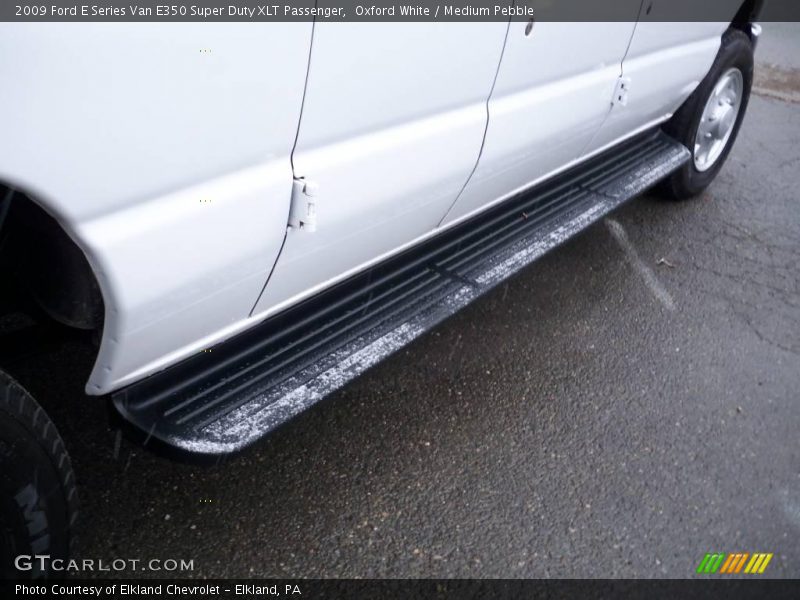 Oxford White / Medium Pebble 2009 Ford E Series Van E350 Super Duty XLT Passenger