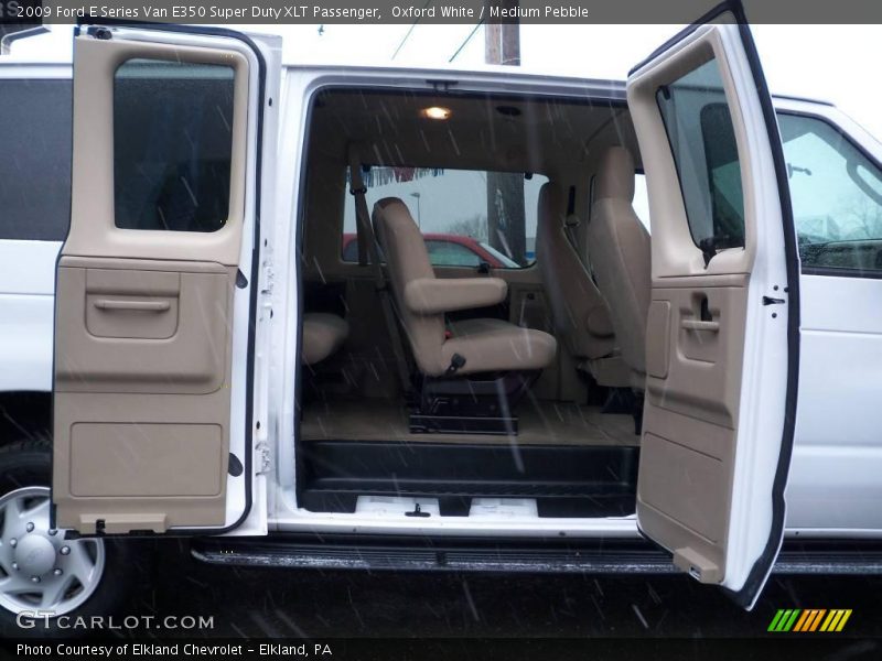 Oxford White / Medium Pebble 2009 Ford E Series Van E350 Super Duty XLT Passenger