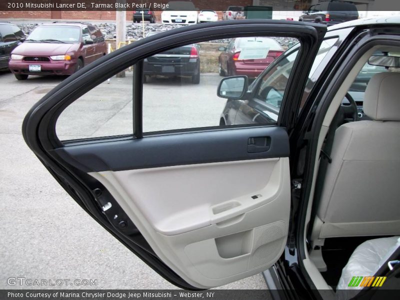Tarmac Black Pearl / Beige 2010 Mitsubishi Lancer DE