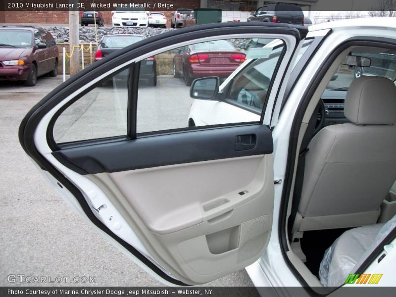 Wicked White Metallic / Beige 2010 Mitsubishi Lancer DE