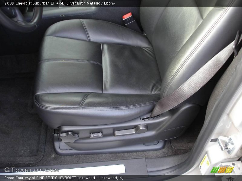 Silver Birch Metallic / Ebony 2009 Chevrolet Suburban LT 4x4