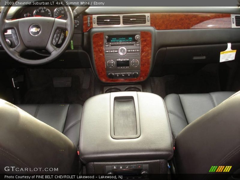 Summit White / Ebony 2009 Chevrolet Suburban LT 4x4