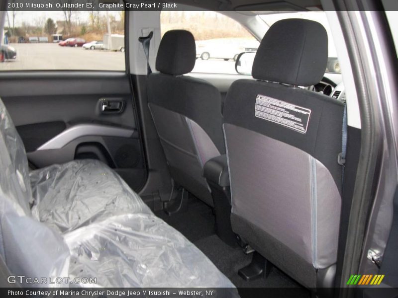 Graphite Gray Pearl / Black 2010 Mitsubishi Outlander ES