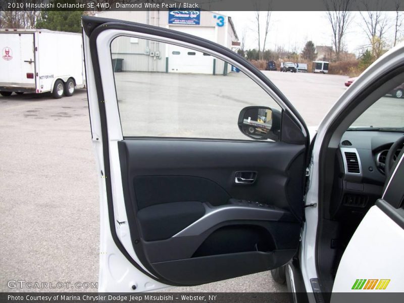 Diamond White Pearl / Black 2010 Mitsubishi Outlander SE 4WD