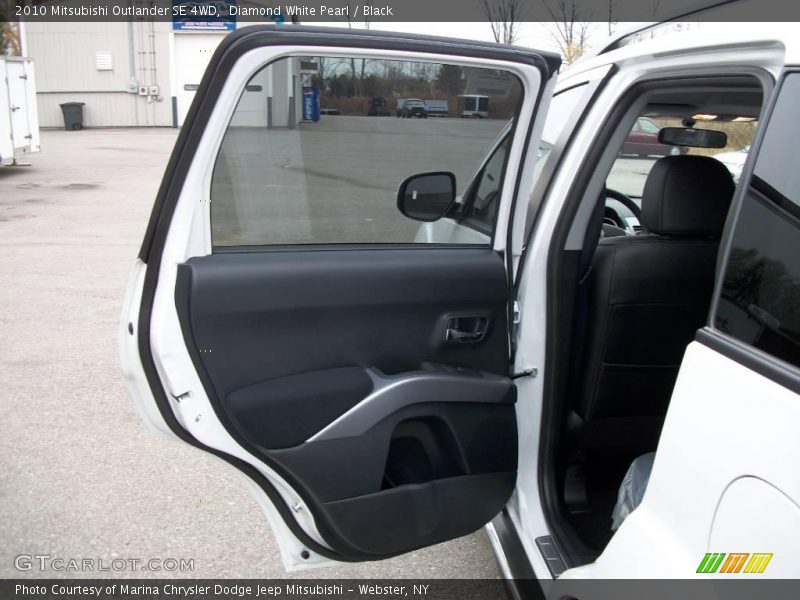Diamond White Pearl / Black 2010 Mitsubishi Outlander SE 4WD