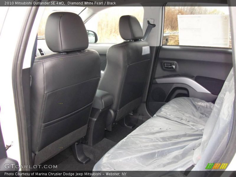 Diamond White Pearl / Black 2010 Mitsubishi Outlander SE 4WD