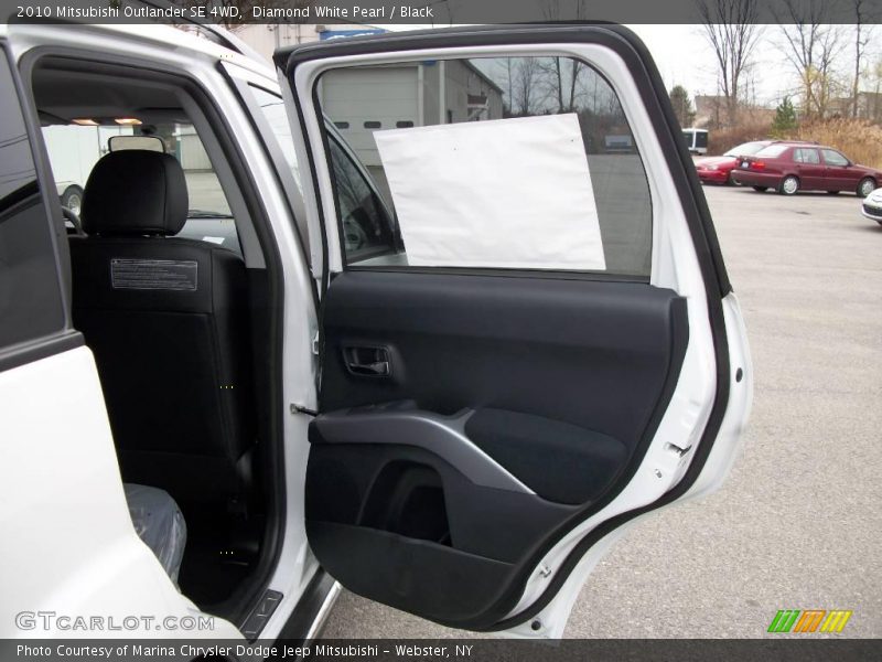 Diamond White Pearl / Black 2010 Mitsubishi Outlander SE 4WD