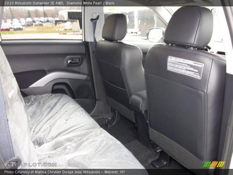 Diamond White Pearl / Black 2010 Mitsubishi Outlander SE 4WD