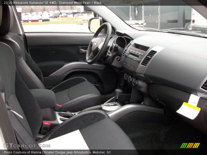 Diamond White Pearl / Black 2010 Mitsubishi Outlander SE 4WD