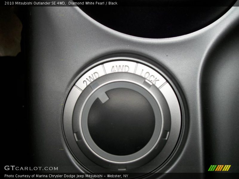 Diamond White Pearl / Black 2010 Mitsubishi Outlander SE 4WD