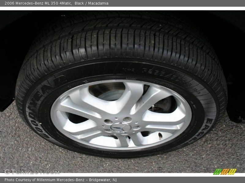 Black / Macadamia 2006 Mercedes-Benz ML 350 4Matic