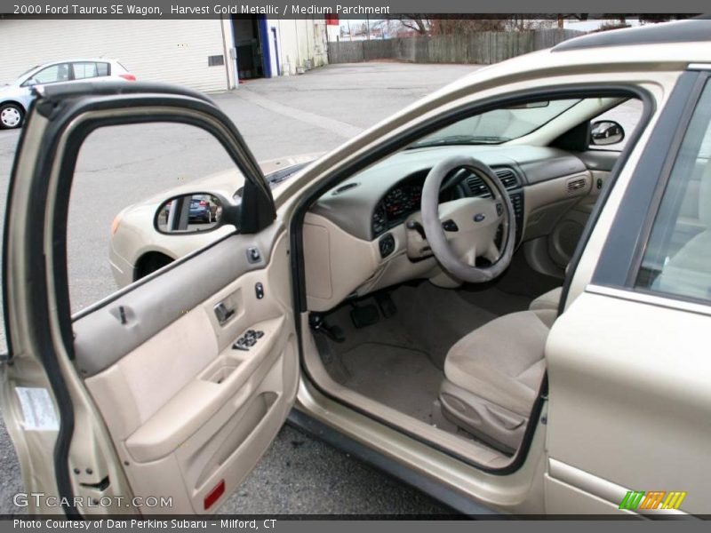 Harvest Gold Metallic / Medium Parchment 2000 Ford Taurus SE Wagon