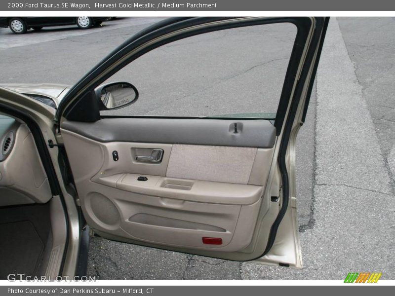 Harvest Gold Metallic / Medium Parchment 2000 Ford Taurus SE Wagon