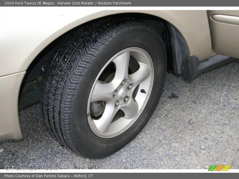 Harvest Gold Metallic / Medium Parchment 2000 Ford Taurus SE Wagon