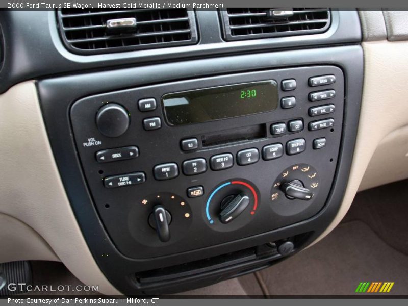 Harvest Gold Metallic / Medium Parchment 2000 Ford Taurus SE Wagon
