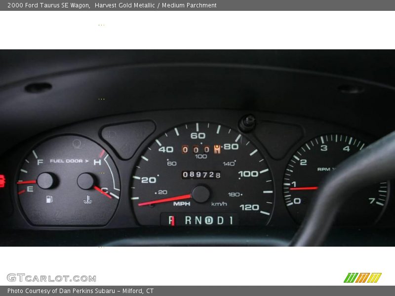 Harvest Gold Metallic / Medium Parchment 2000 Ford Taurus SE Wagon