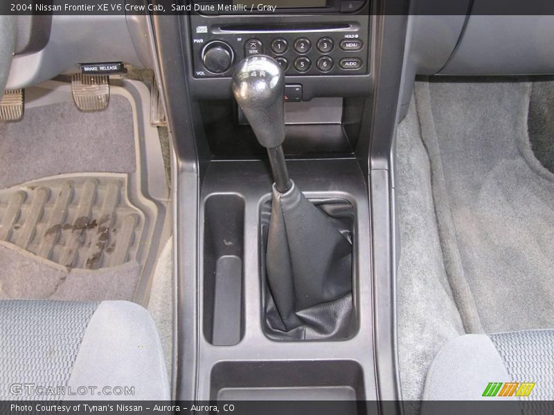 Sand Dune Metallic / Gray 2004 Nissan Frontier XE V6 Crew Cab