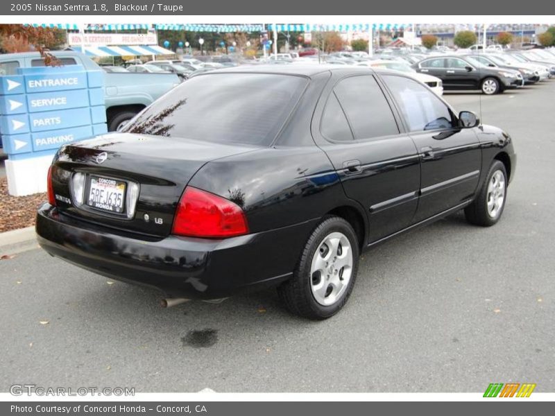 Blackout / Taupe 2005 Nissan Sentra 1.8