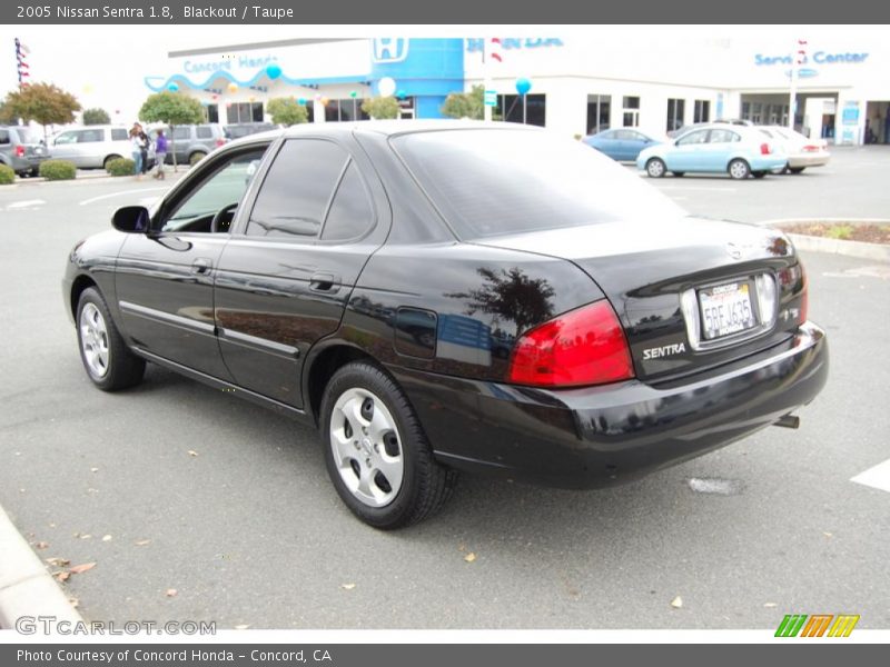 Blackout / Taupe 2005 Nissan Sentra 1.8