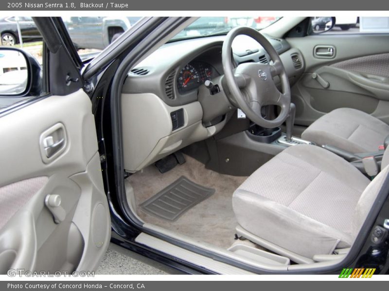 Blackout / Taupe 2005 Nissan Sentra 1.8