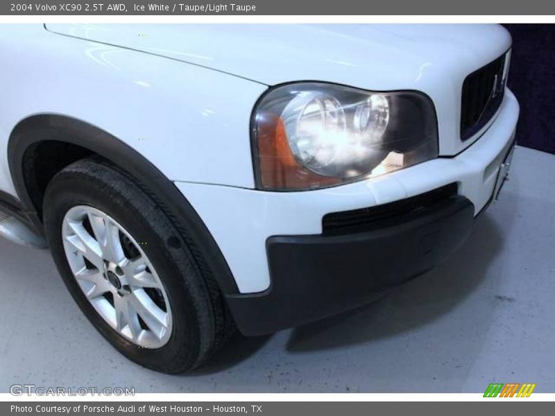 Ice White / Taupe/Light Taupe 2004 Volvo XC90 2.5T AWD