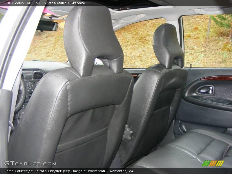 Silver Metallic / Graphite 2004 Volvo S40 1.9T