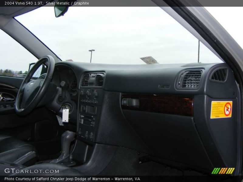 Silver Metallic / Graphite 2004 Volvo S40 1.9T