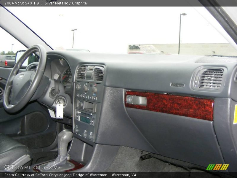 Silver Metallic / Graphite 2004 Volvo S40 1.9T