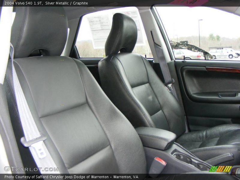 Silver Metallic / Graphite 2004 Volvo S40 1.9T