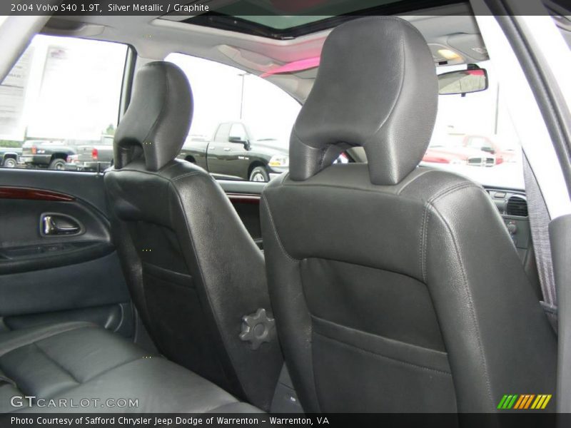 Silver Metallic / Graphite 2004 Volvo S40 1.9T
