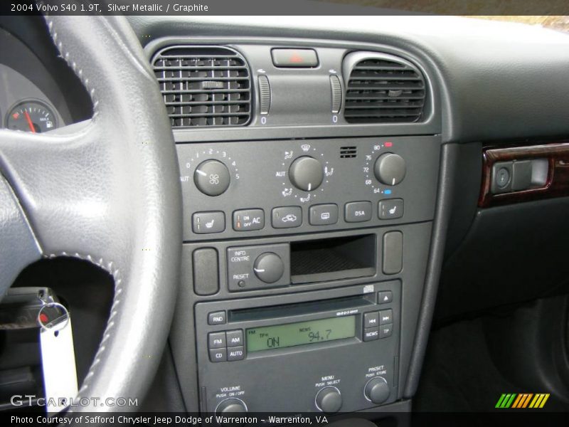 Silver Metallic / Graphite 2004 Volvo S40 1.9T