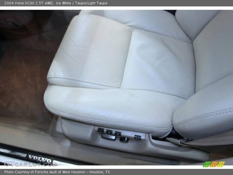 Ice White / Taupe/Light Taupe 2004 Volvo XC90 2.5T AWD
