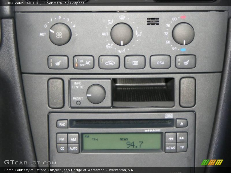 Silver Metallic / Graphite 2004 Volvo S40 1.9T