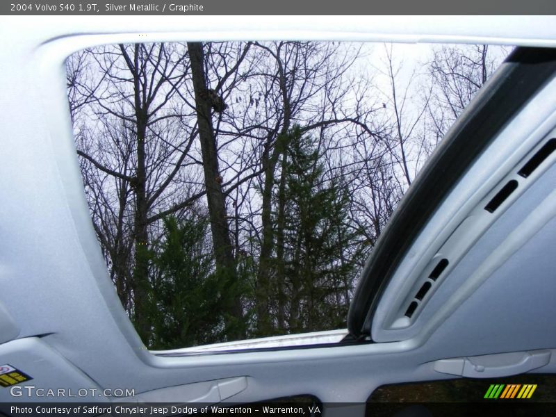 Silver Metallic / Graphite 2004 Volvo S40 1.9T