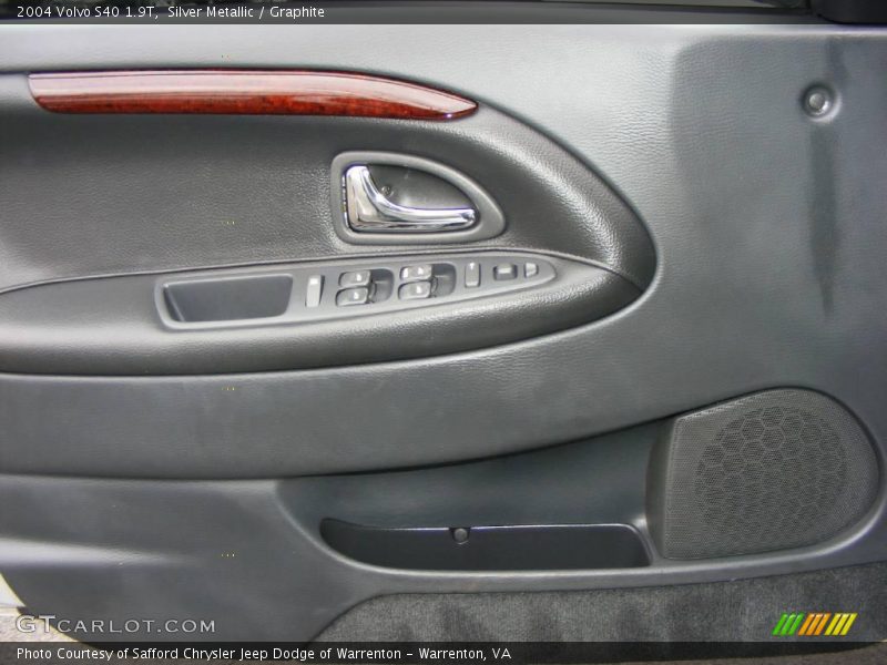 Silver Metallic / Graphite 2004 Volvo S40 1.9T